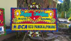 Bunga Papan Happy Wedding di BangkaBGKBPHWGE