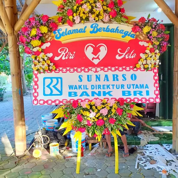 Yogyakarta Bunga Papan Happy Wedding di Yogyakarta<br>YOGY BP HW 801 1 whatsapp_image_2019_06_29_at_16_16_39